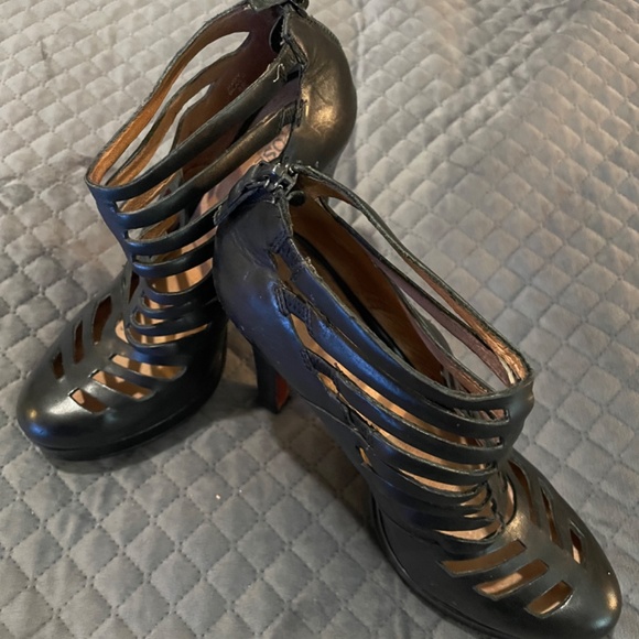 #ShoeCraze - Picture 2 of 3